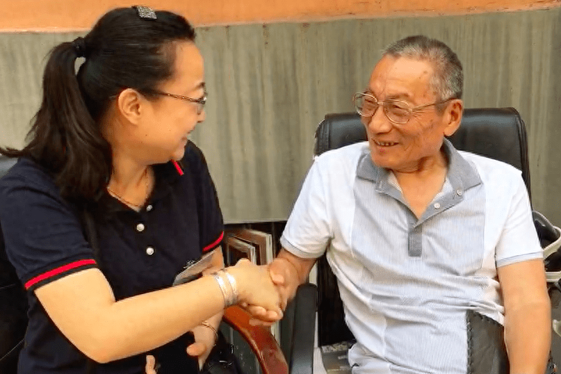 黑龙江大学社工教师李涵 帮内向敏感女孩敲开社工服务"大门"_工作