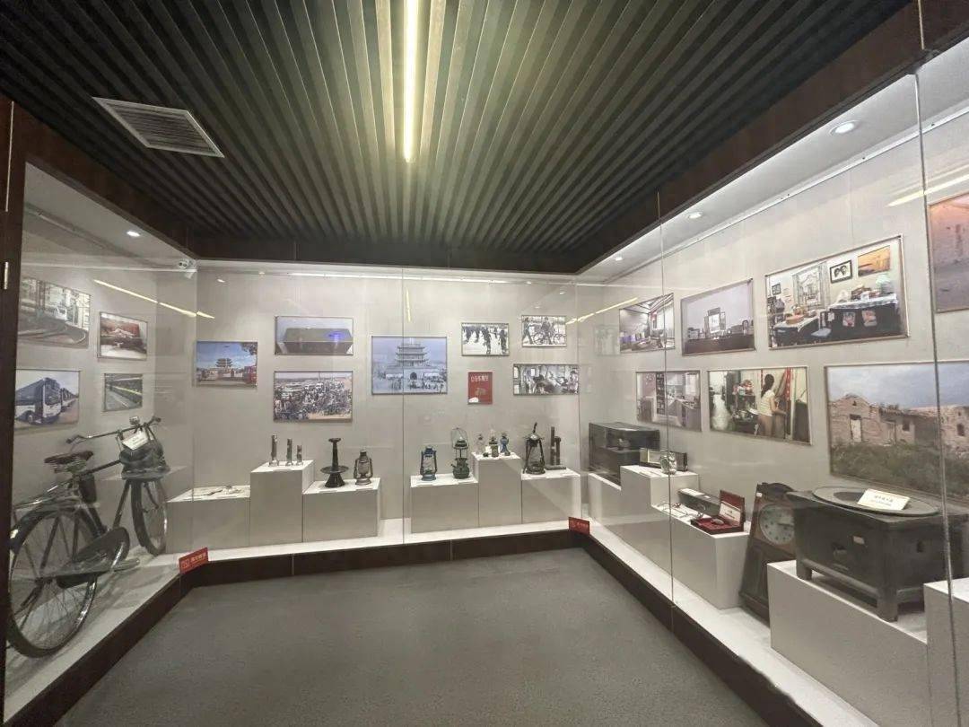 此次展览呈现的是一座"靖远几代人的记忆博物馆",重点展现新中国成立