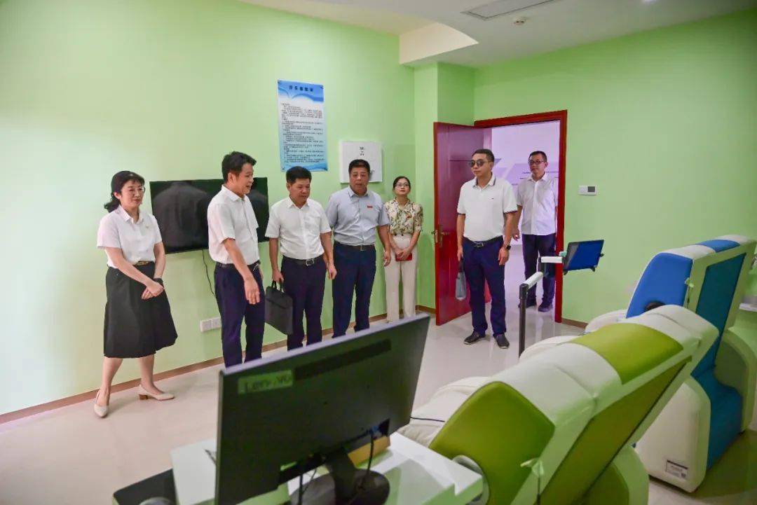 【莆田哲理中学】福建省开放大学校长吴国荣莅临我校调研家庭教育和