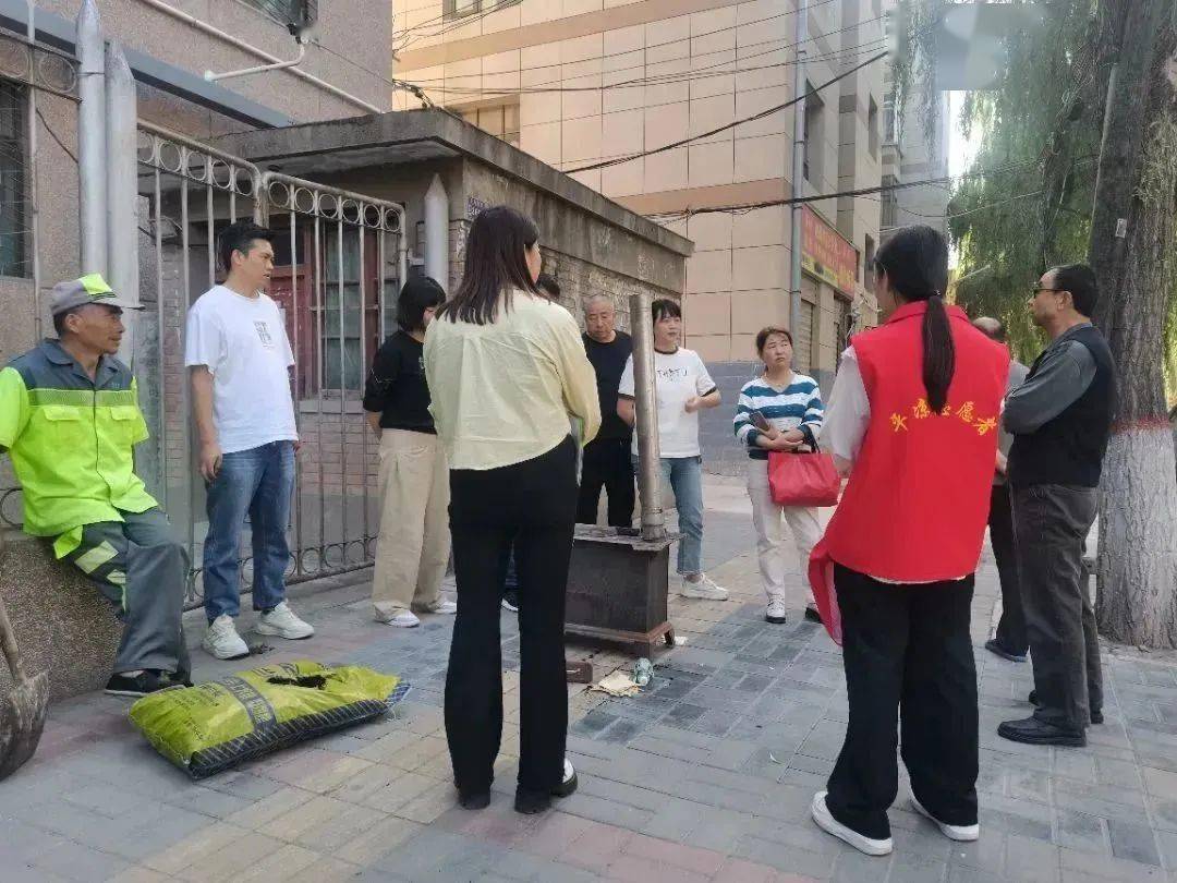 东大街社区设立兰炭燃点宣传兰炭优势引导群众进行购买新民路社区工作