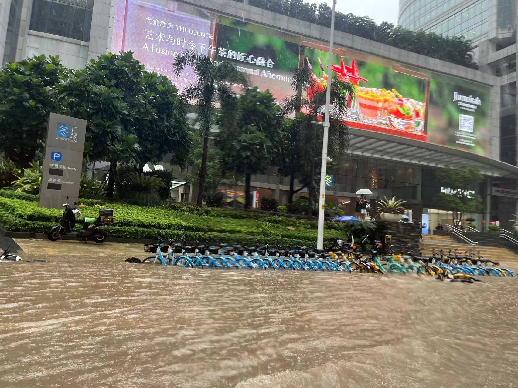 广州大暴雨已“ 爆表”，多地已被淹！明后天还有……