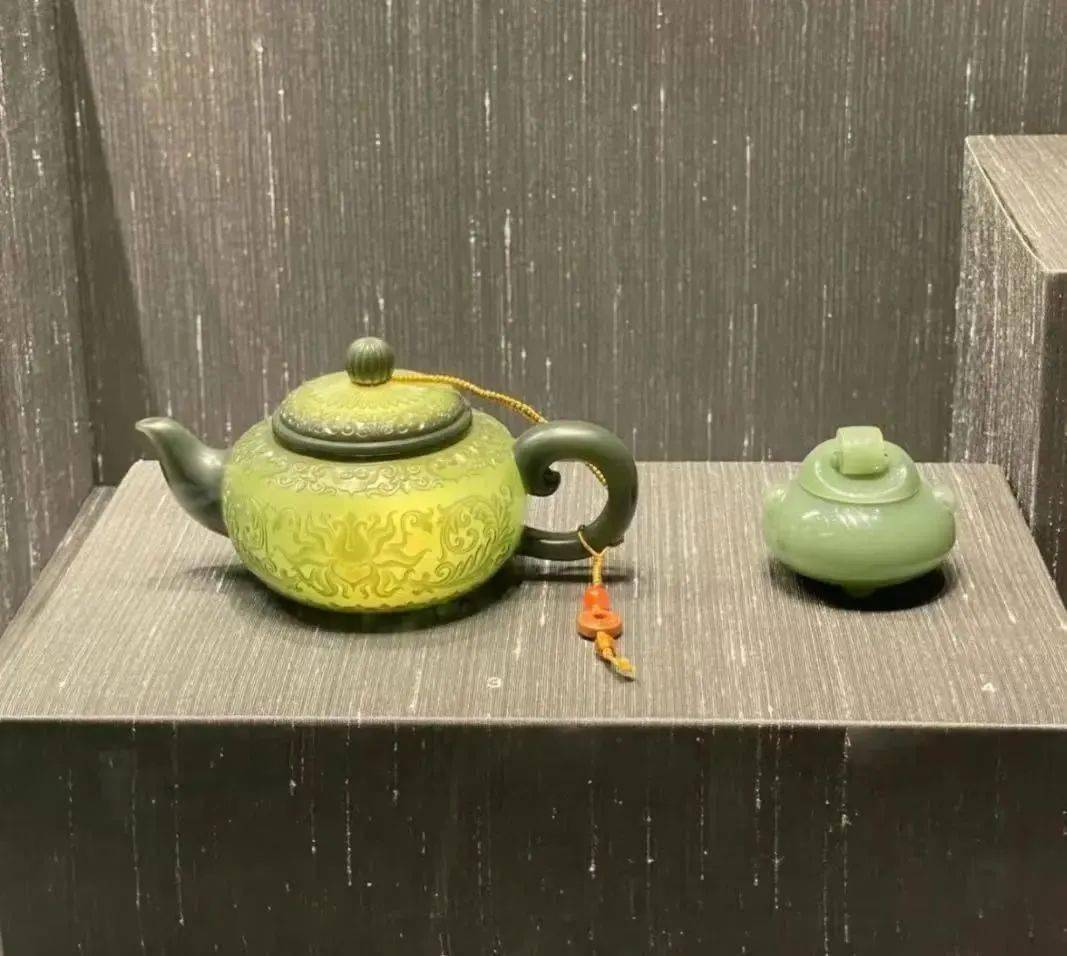 文物有声 | 中华缠枝纹薄胎玉壶_碧玉_历史_作品