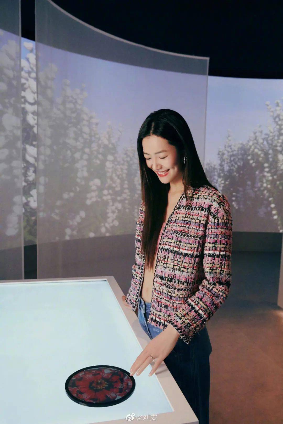 刘雯,周迅都爱的小香风,这样穿减龄又高级_牛仔裤_外套_颜色