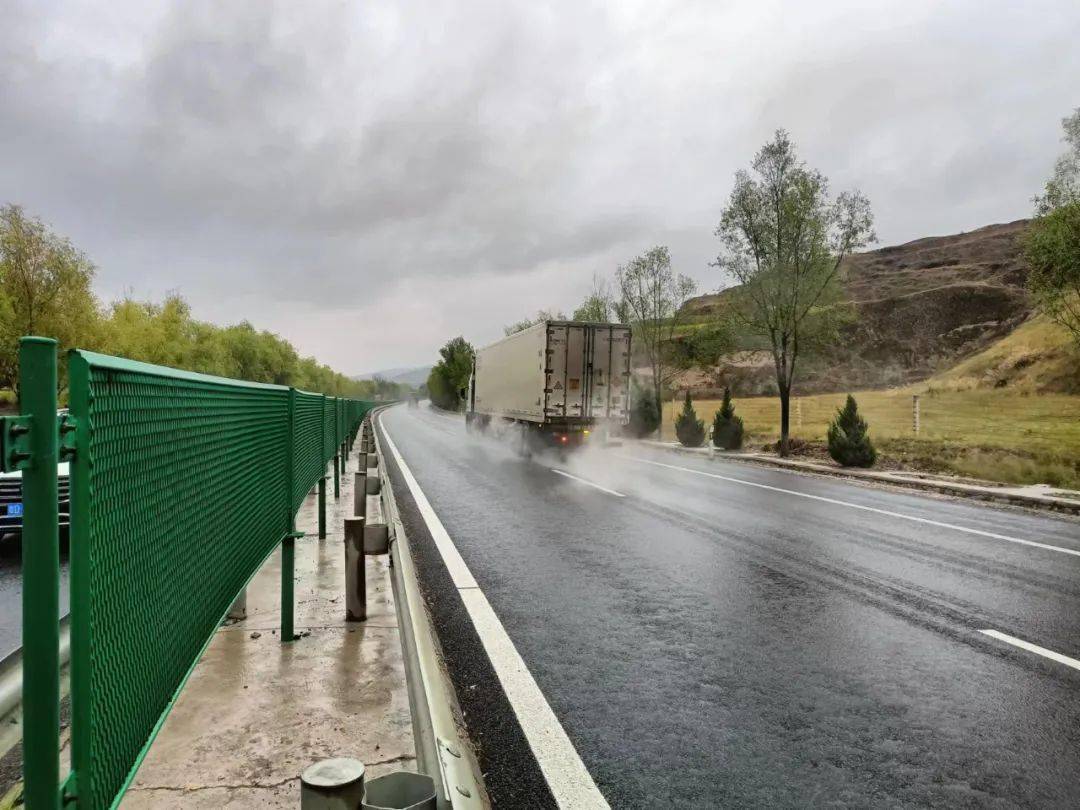 丨定西公路部门顺利完成g22青兰高速公路平定段路基塌陷抢修工作_进行