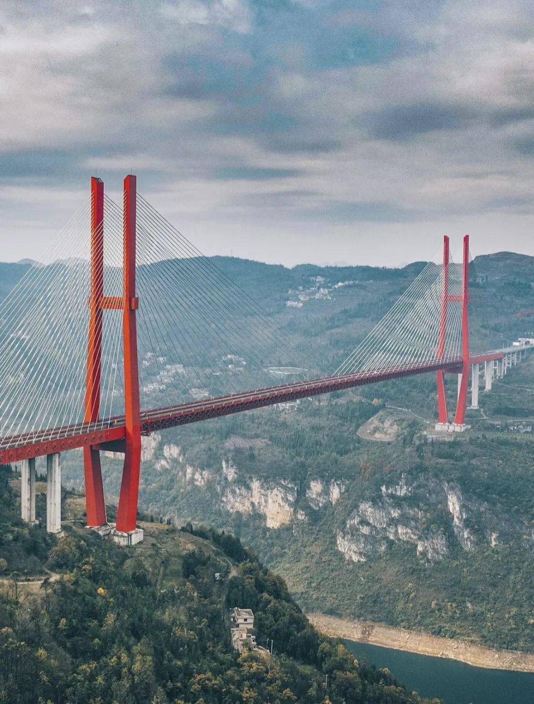 关岭坝陵河大桥.看得远,才能走得远.