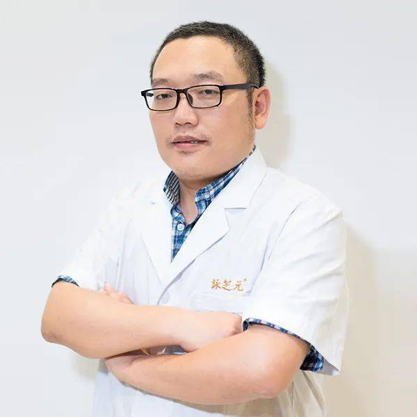 韩富强,北京中医药大学硕士,师从李曰庆,李海松,鲍严钟等多位名中医