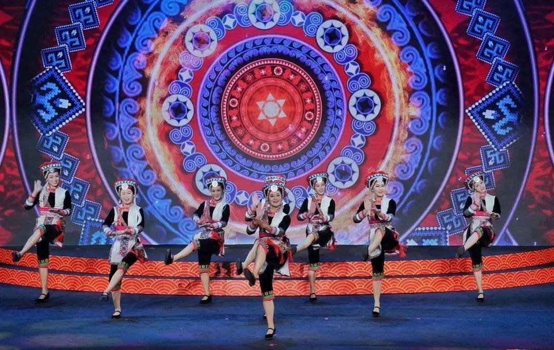 弥勒"阿细跳月"进京演出!_舞蹈_发展_动作