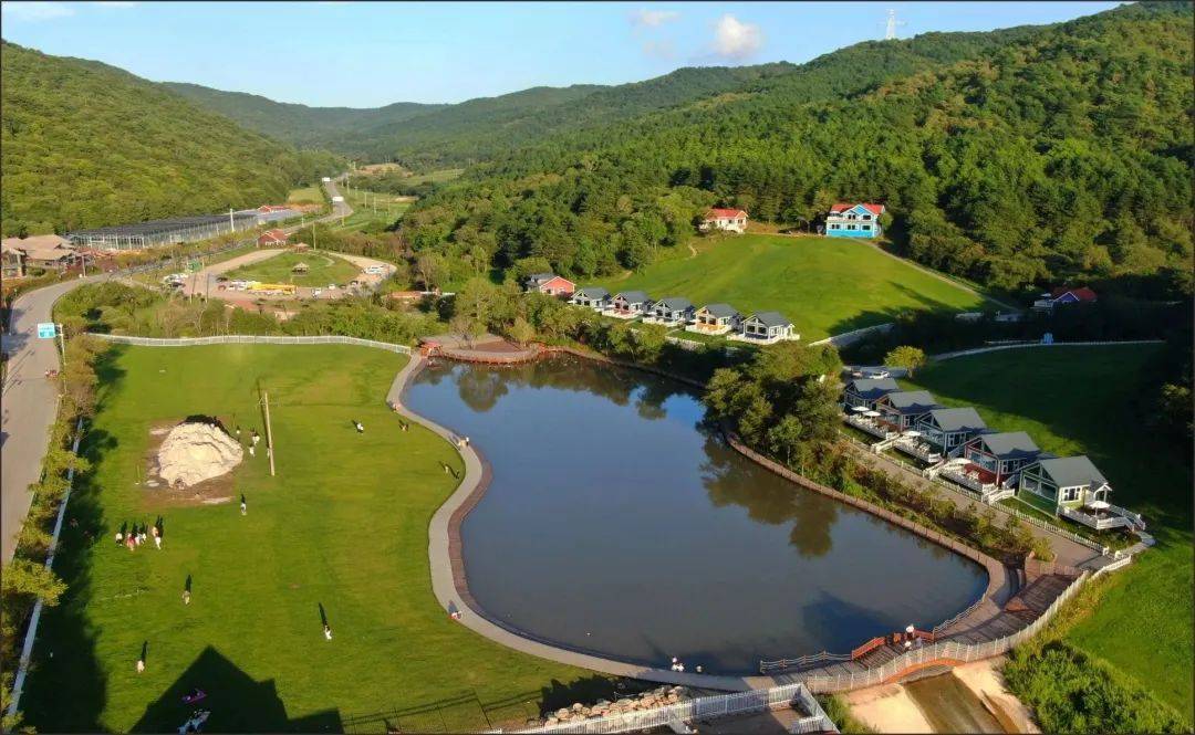 旬邑县马栏山河谷地带,群山环绕,湖水潺潺,有呦呦鹿鸣响彻山谷,有翩翩