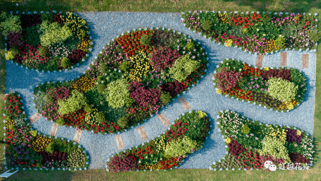 《斑斓世界》俯视图在《斑斓世界》中,花坛一共被划分为7大板块,对应7