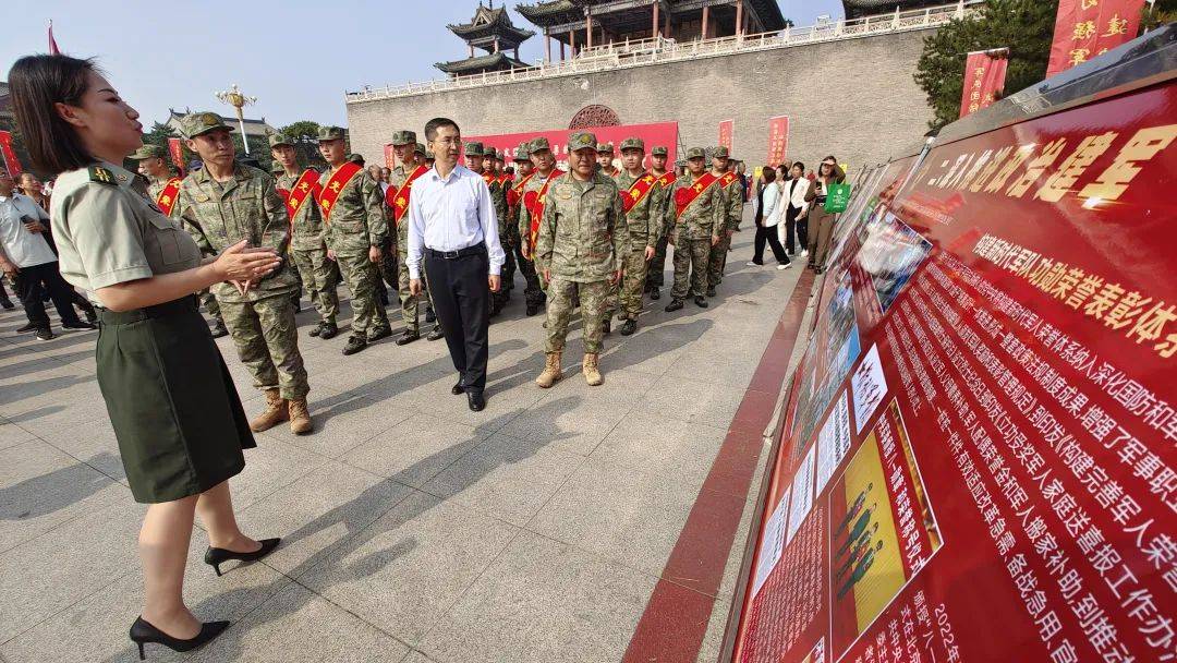 县委常委,宣传部部长高庆林,县委常委,人武部政治委员张志刚,副县长郑