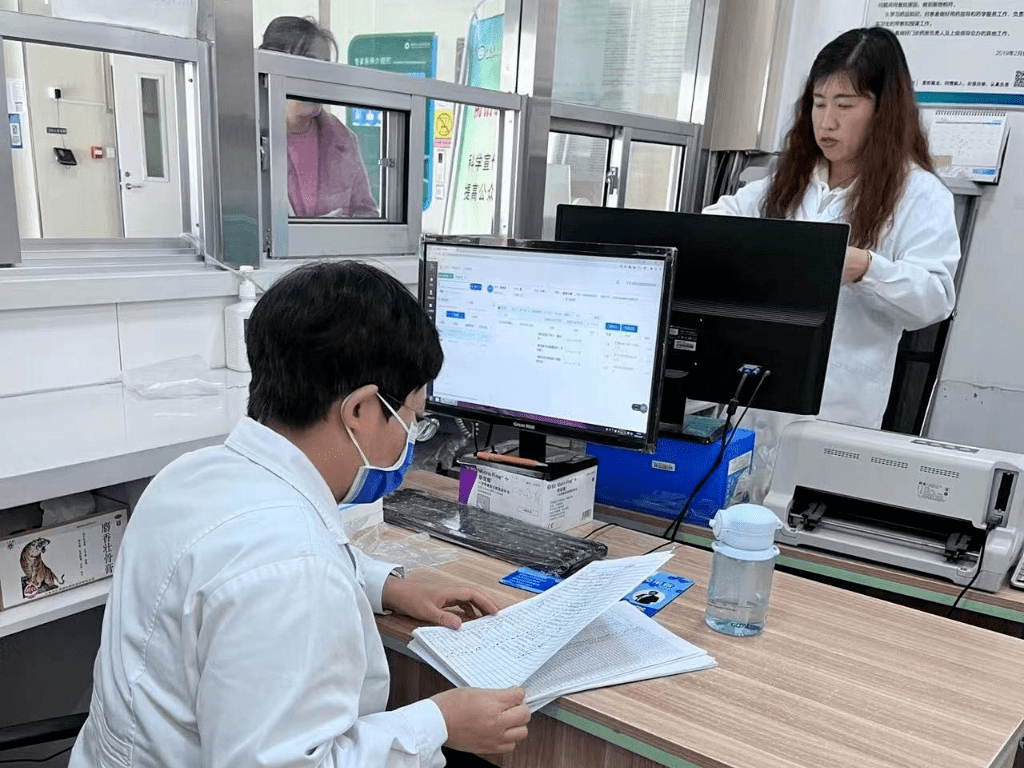 管理制度的更新与落实,基本药物集采药品等的落地执行进行了研讨培训