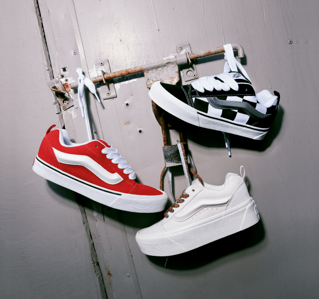 杨幂代言思加图;nike与王逢陈联名;巴黎世家全新机车靴引热议;vans"