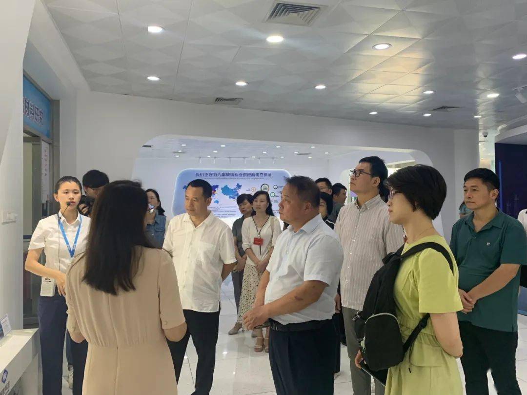 9月21日,闽侯县人大常委会主任黄诗杨带领福州市人大代表(闽侯团)及