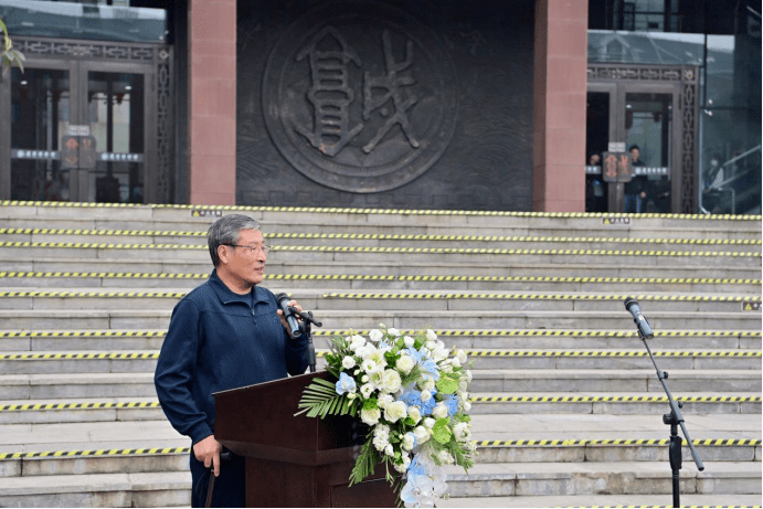 王文杰将军分享了自己的书法艺术之路,并将此次展览中长卷,册页等20件