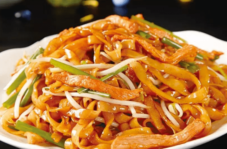 鱼香茄子,蒜香生菜,银耳汤晚 餐家常熬菜,炝炒西葫芦,三鲜面,炒河粉