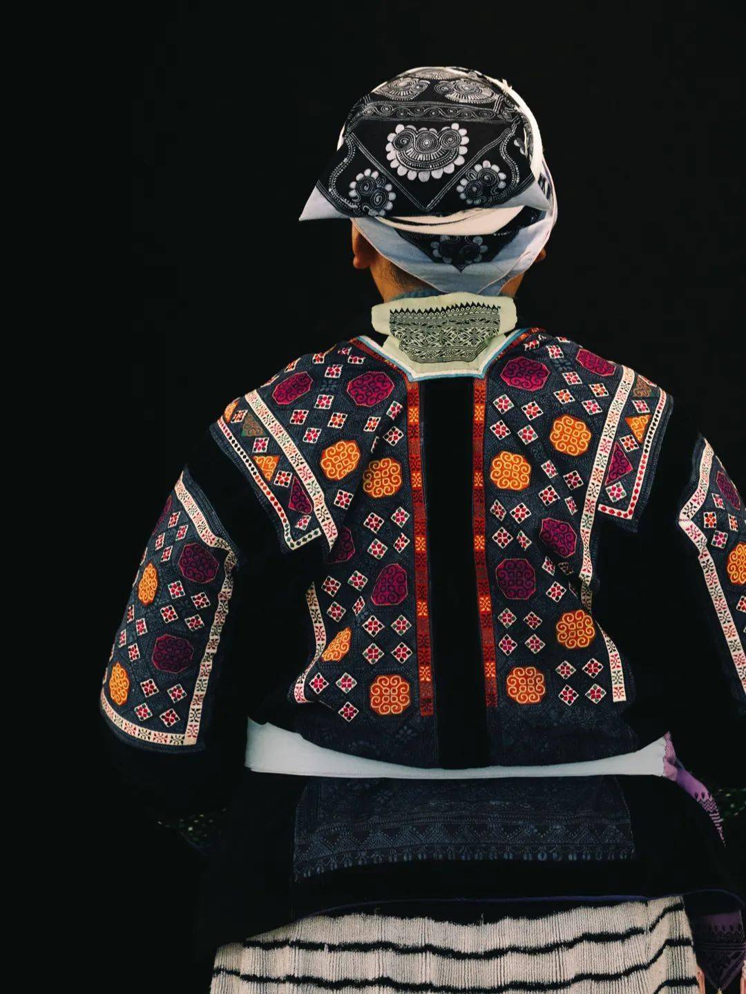 贵州苗绣:每件服饰,都有一座自己的文化岛屿_来自_生命_历史