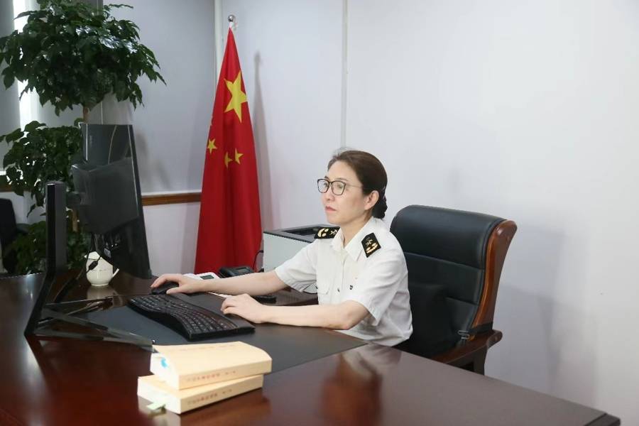 今年,在她的带领下,保税区海关还组建了原产地业务专家团队,点对点为