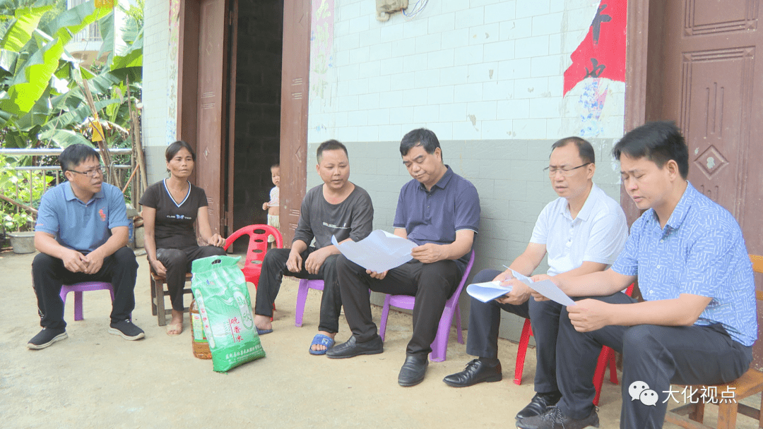 梁宁在大化镇调研时要求:切实帮助群众解决实际困难