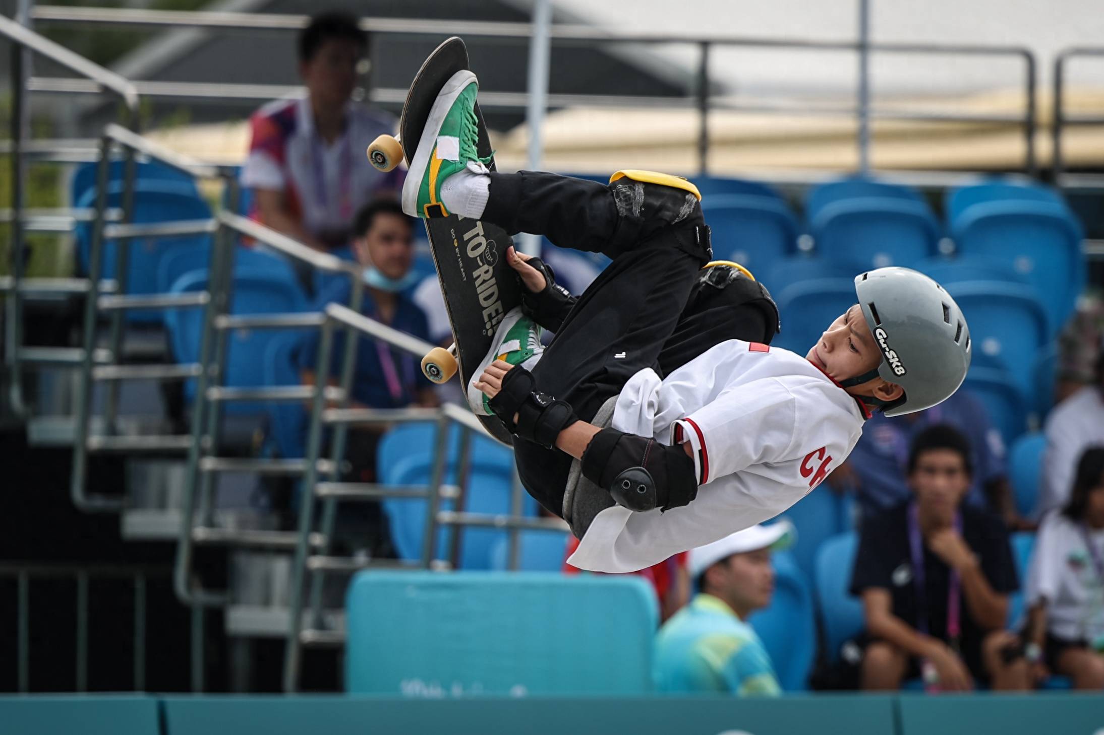 (杭州亚运会)滑板——陈烨夺得男子碗池冠军_决赛_新华社_潘昱龙