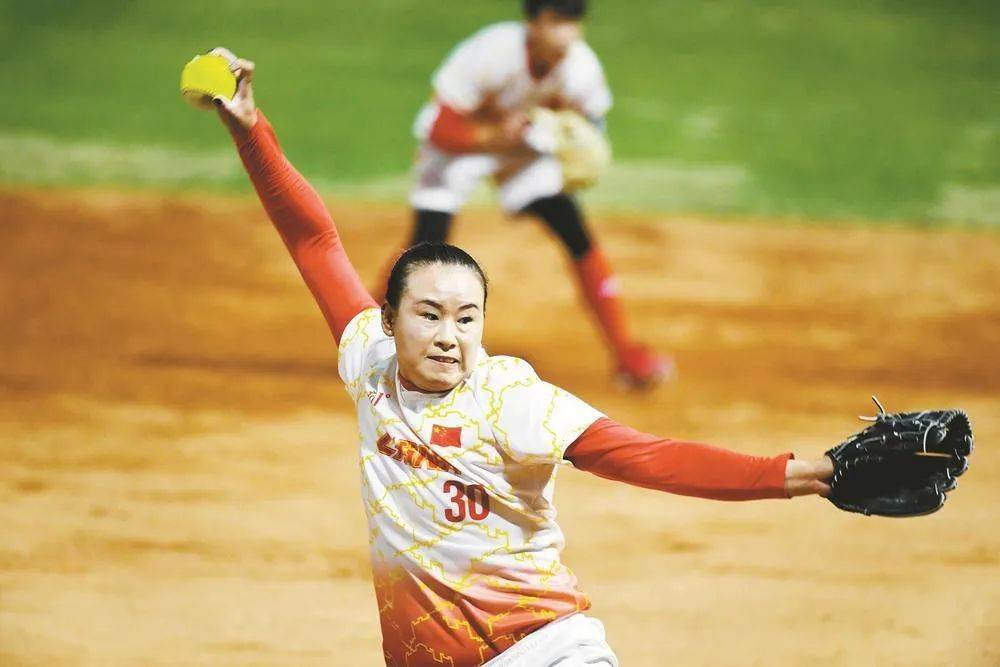 和其他投手相比,王兰一米八的身高极具辨识度,宽厚