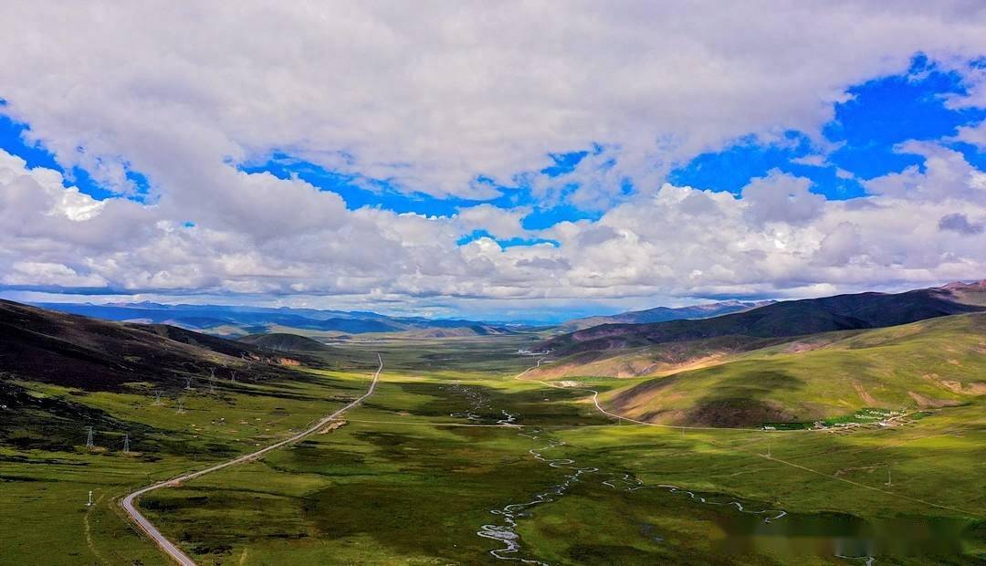 《西藏行》航拍:蓝天白云下的邦达草原