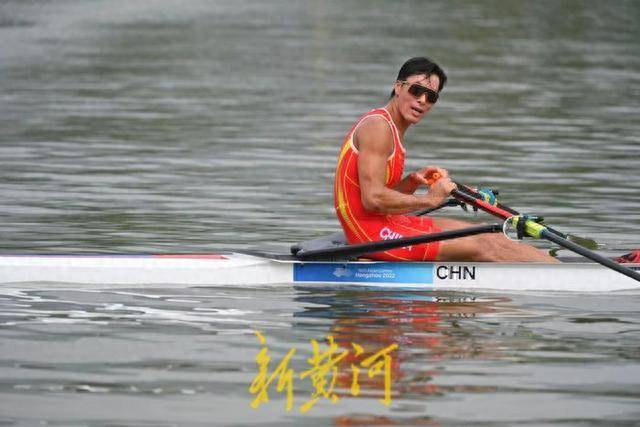 张亮夺得杭州亚运会赛艇男子单人双桨金牌_郭尧_刘丹_决赛