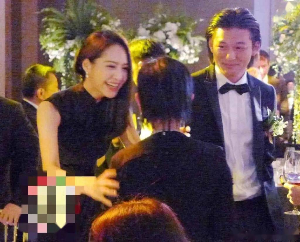 白歆惠和唐堂(右)曾参加朋友婚礼.