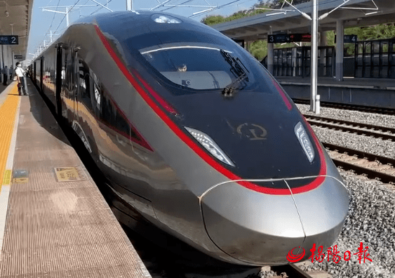 发车时刻分别为08:40,14:28,20:40;广州东至揭阳发车班次g6600次,g659