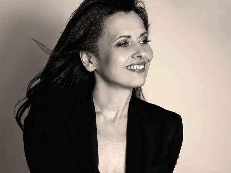 玫瑰人生携手呈现安妮·阿芙瑞勒annie vavrille著名法国女中音歌唱家