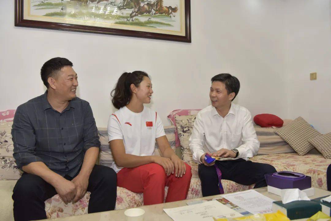 县领导卢先梅,方捷,李多魁参加.