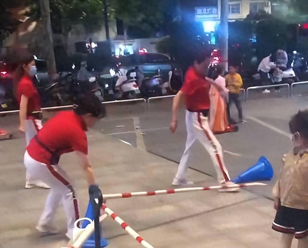 暴走团为何人人喊打_暴走团兴起原因_暴走卡车美少女神马影院