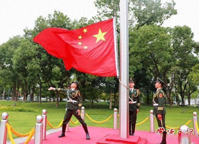 常德各机关单位举行升国旗仪式_发展_祝福_蓝图
