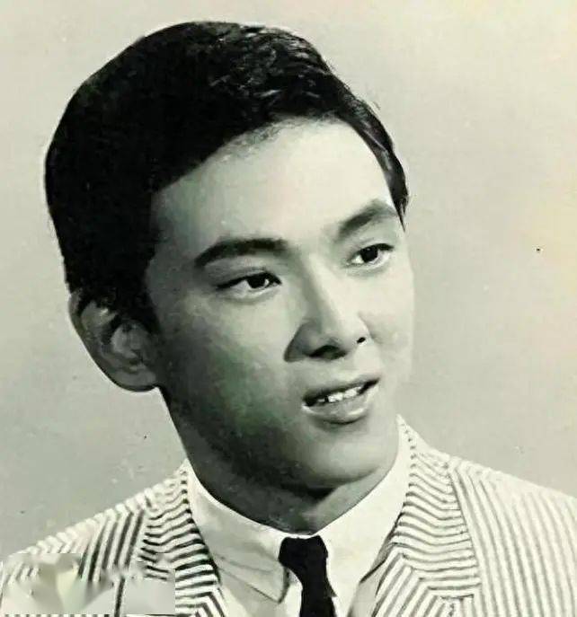 强夺舒淇初夜,枪指刘德华,间接害死古龙,死后连女儿都不肯送葬_柯俊雄