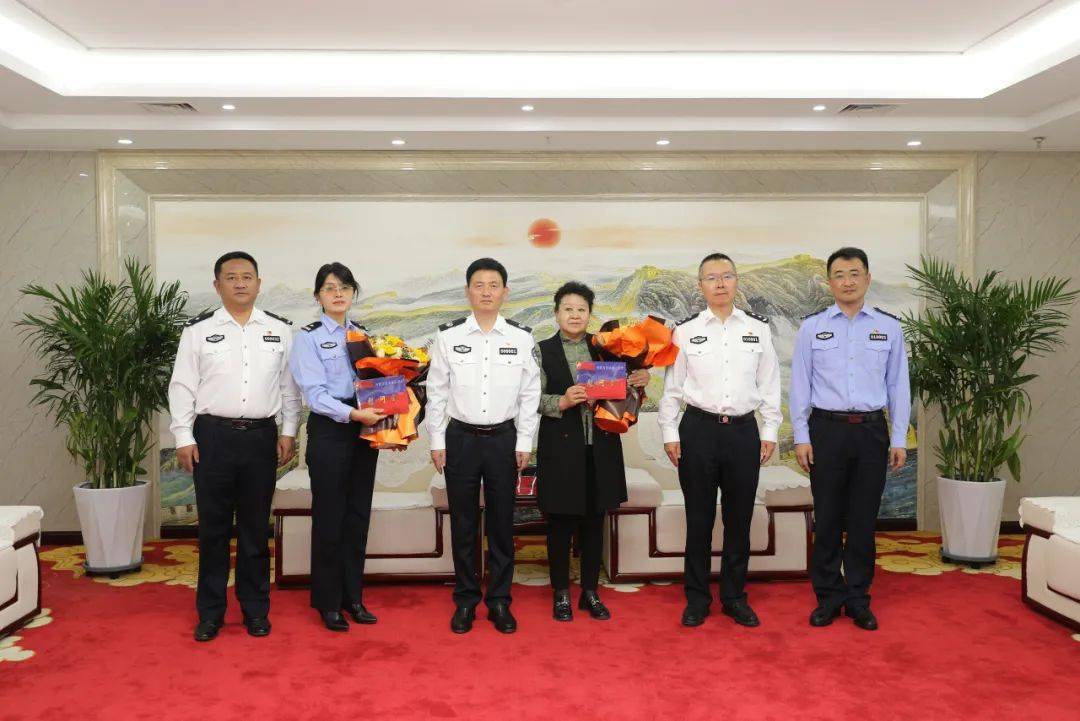 郑光照详细询问了于兰梅烈士女儿刘平,刘庆涤烈士妻子李艳的家庭及