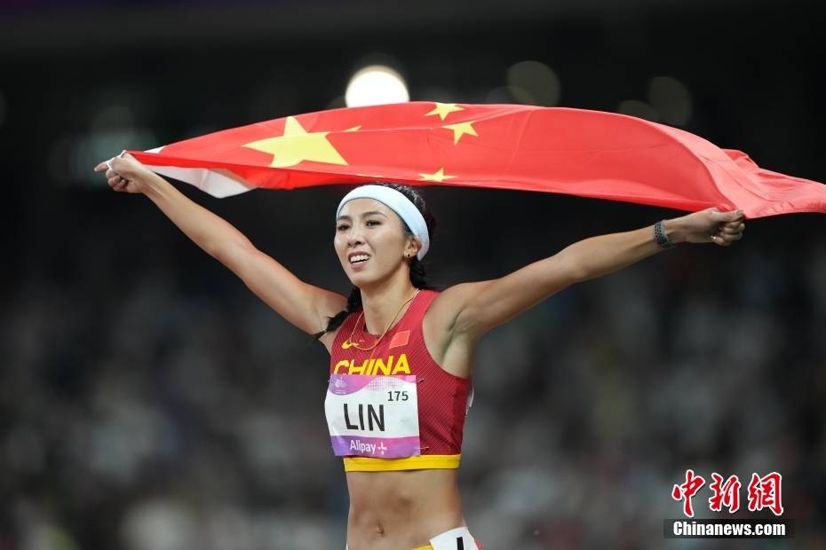 10月1日,杭州第19届亚运会田径项目女子100米跨栏决赛在杭州奥体中心