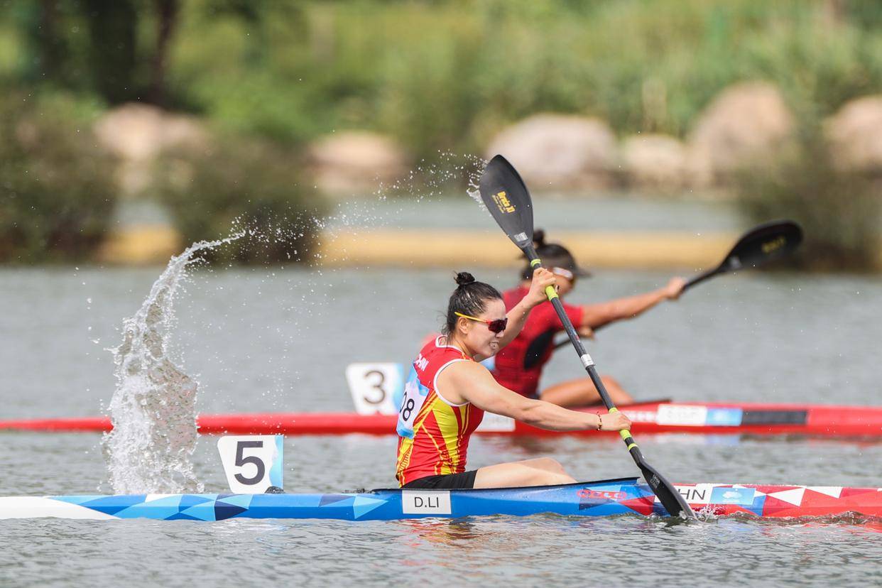 皮划艇静水——李冬崟夺得女子500米单人皮艇冠军_比赛_新华社_单宇琦