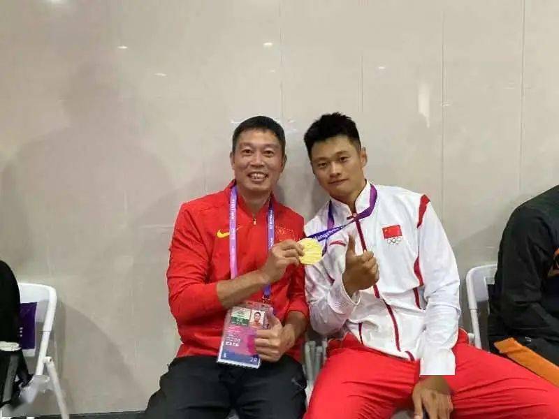 我校教师黄淡伟指导中国队斩获杭州亚运会4×100米接力赛冠军!