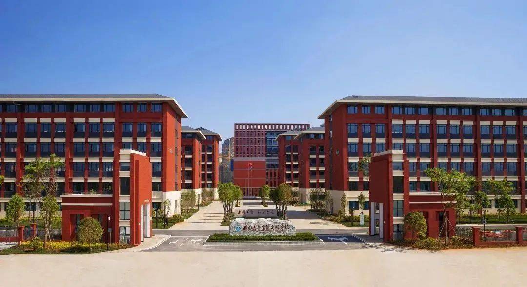  官渡区北京八十学校招生 _昆明初中划片招生范围_昆明小升初信息 