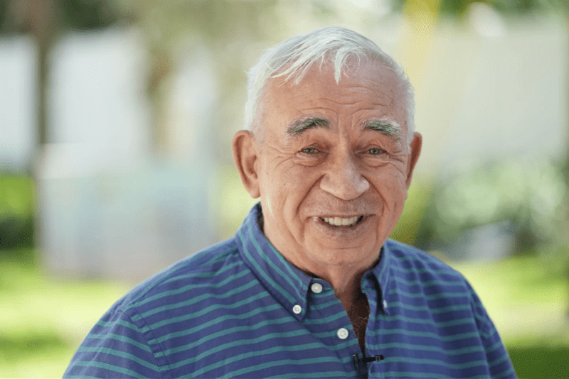 1945年出生于苏联,1967年毕业于列宁格勒国立大学物理系,1974年获得