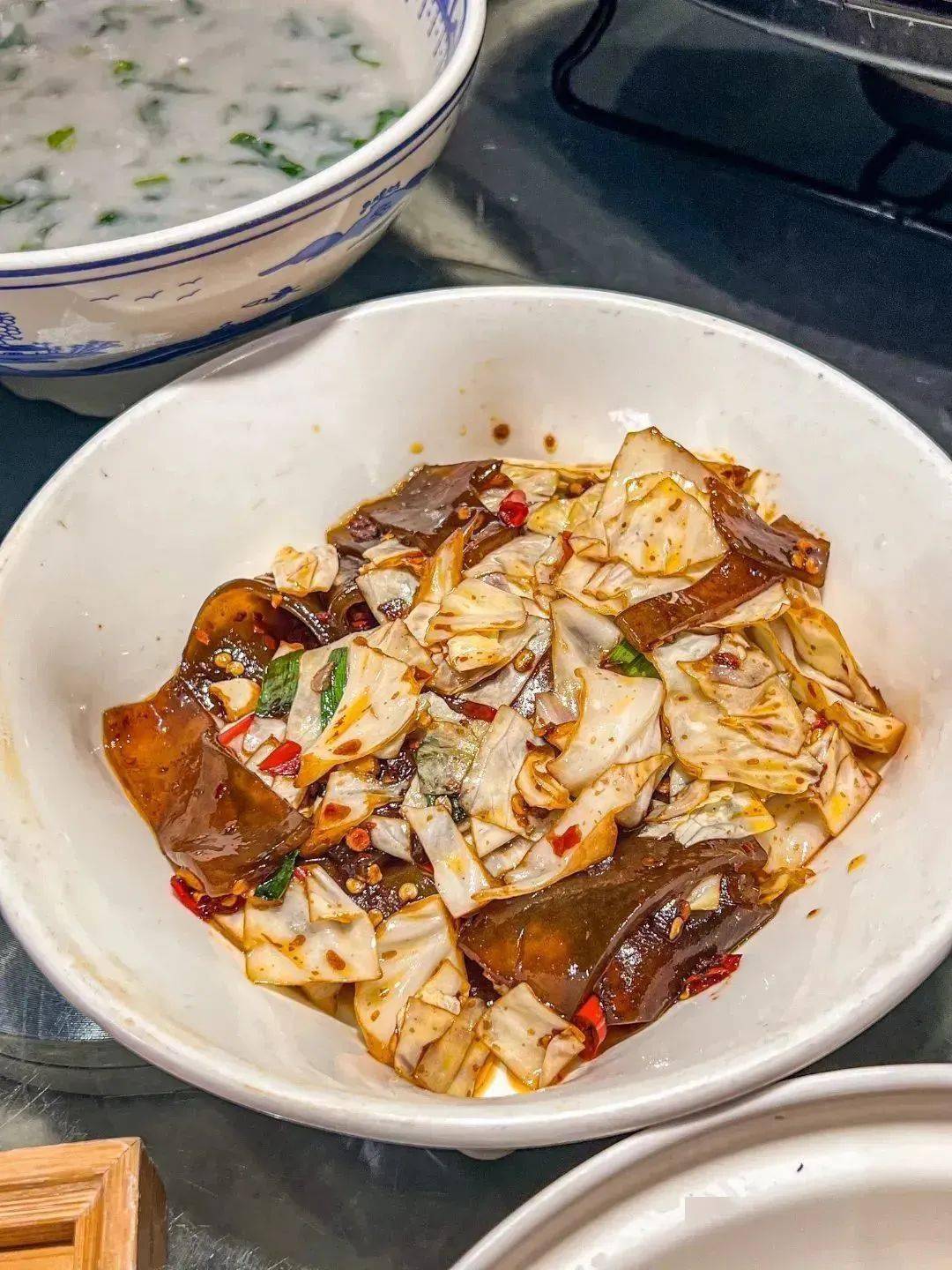 紫苏牛蛙/麻辣大虾锅+湘式烤鸭/椒盐小酥肉+老妈金钱蛋/包菜粉皮