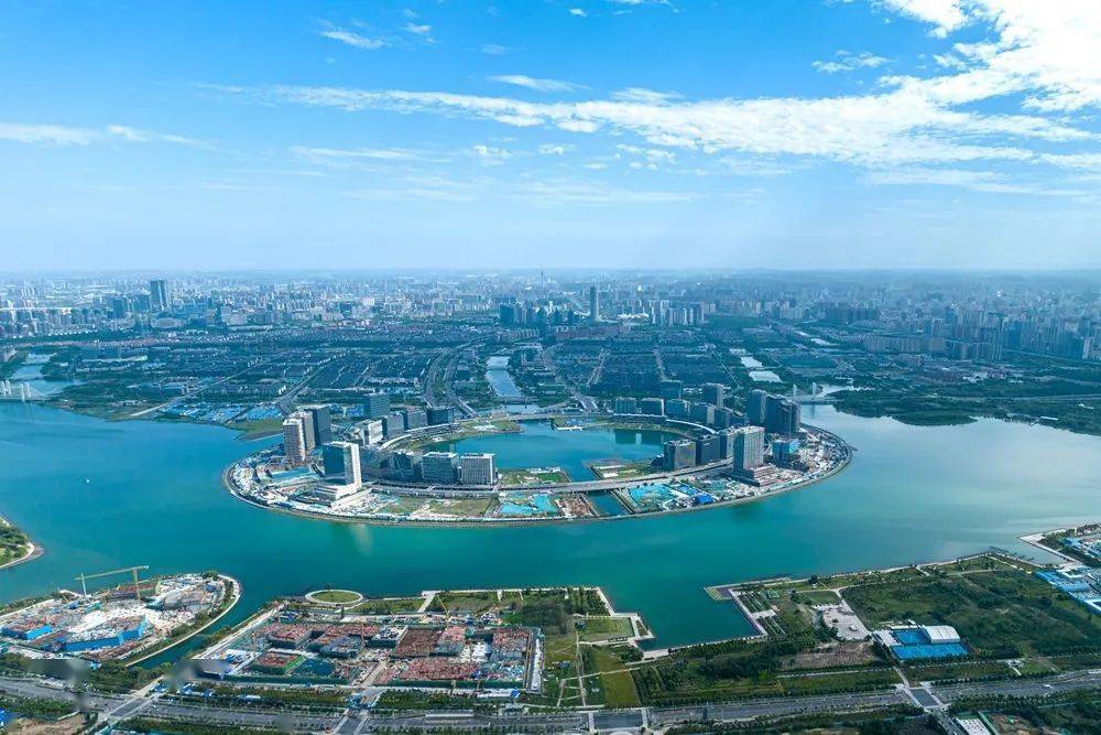 张文举 摄龙湖金融岛地处龙湖核心地带,是郑东新区打造金融业,信息