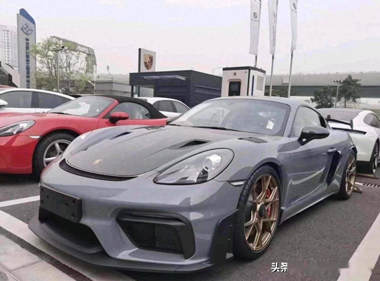 全新保时捷718"抵达港口",跑车元素更丰富,金色轮毂更显大气_搜狐汽车