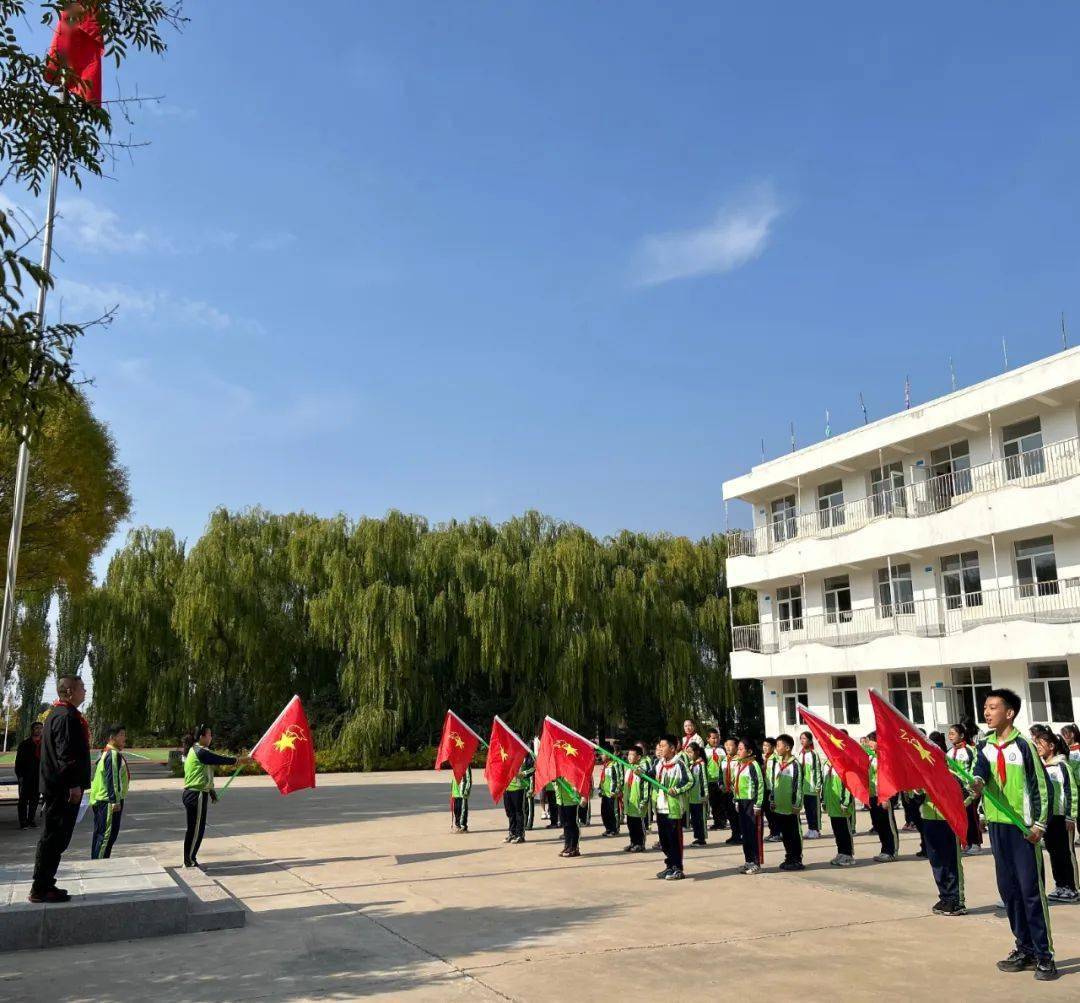新惠第四小学新惠第二小学实验小学为庆祝中国少年先锋队建队74周年