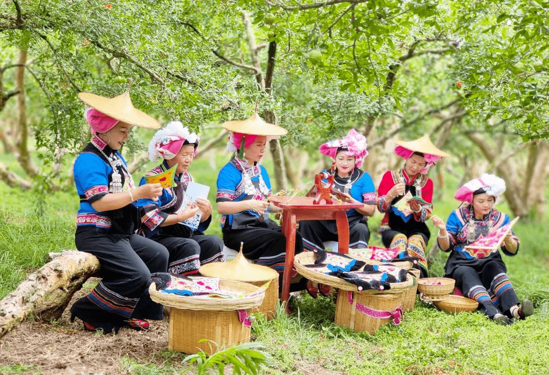 来红河,看"彝族(尼苏)剪纸"如何"花"开指尖_街道_文化_发展