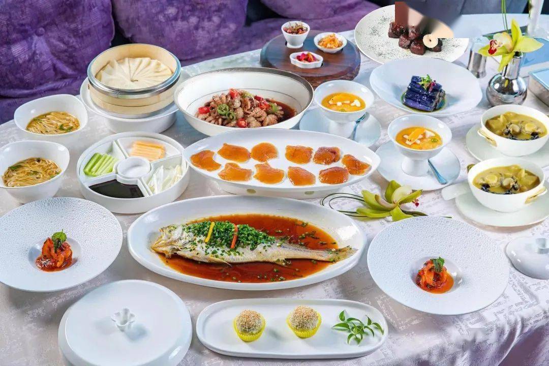 【新锦江大酒店·蓝天旋转餐厅】淮海路丨618元甄选双人午市套餐!