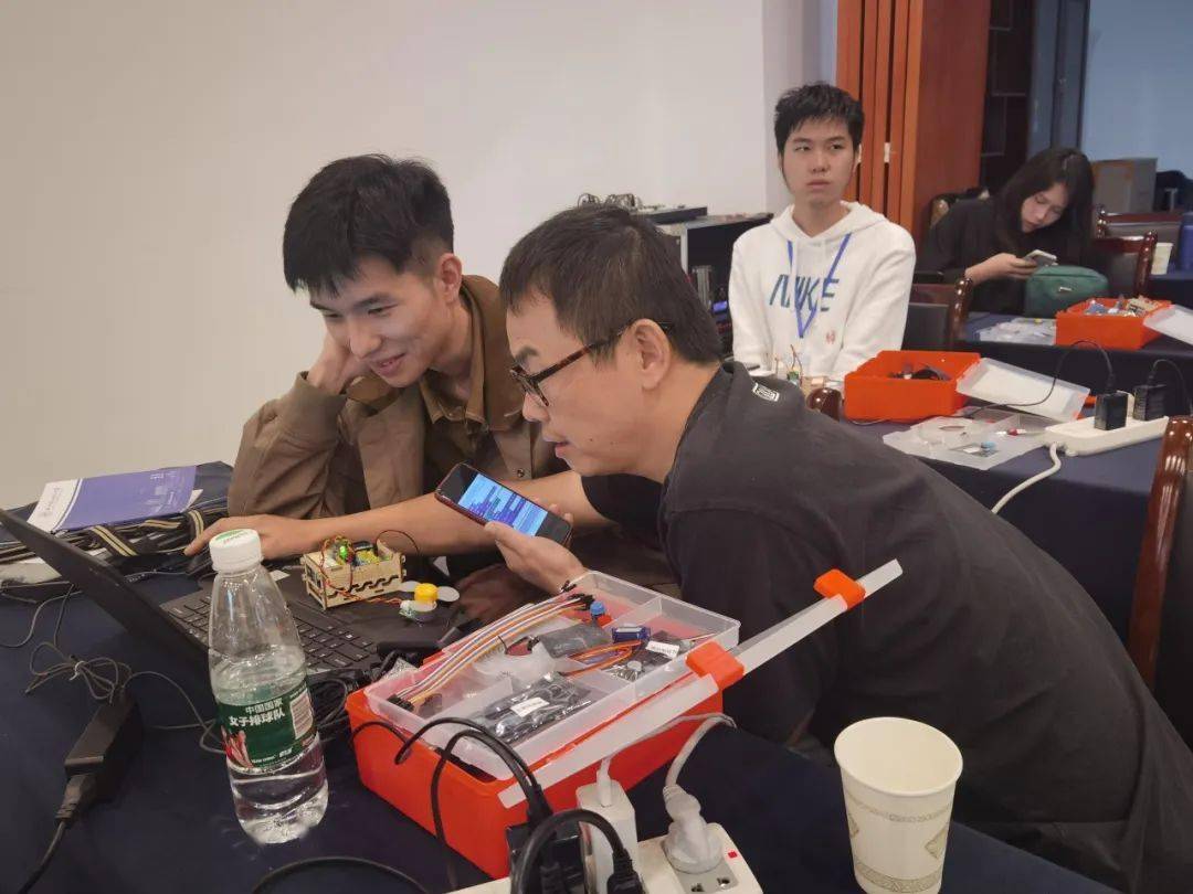 学习培训共成长，融合智慧赴未来——开化县“ 基于新课标的信息科技教学能力”培训