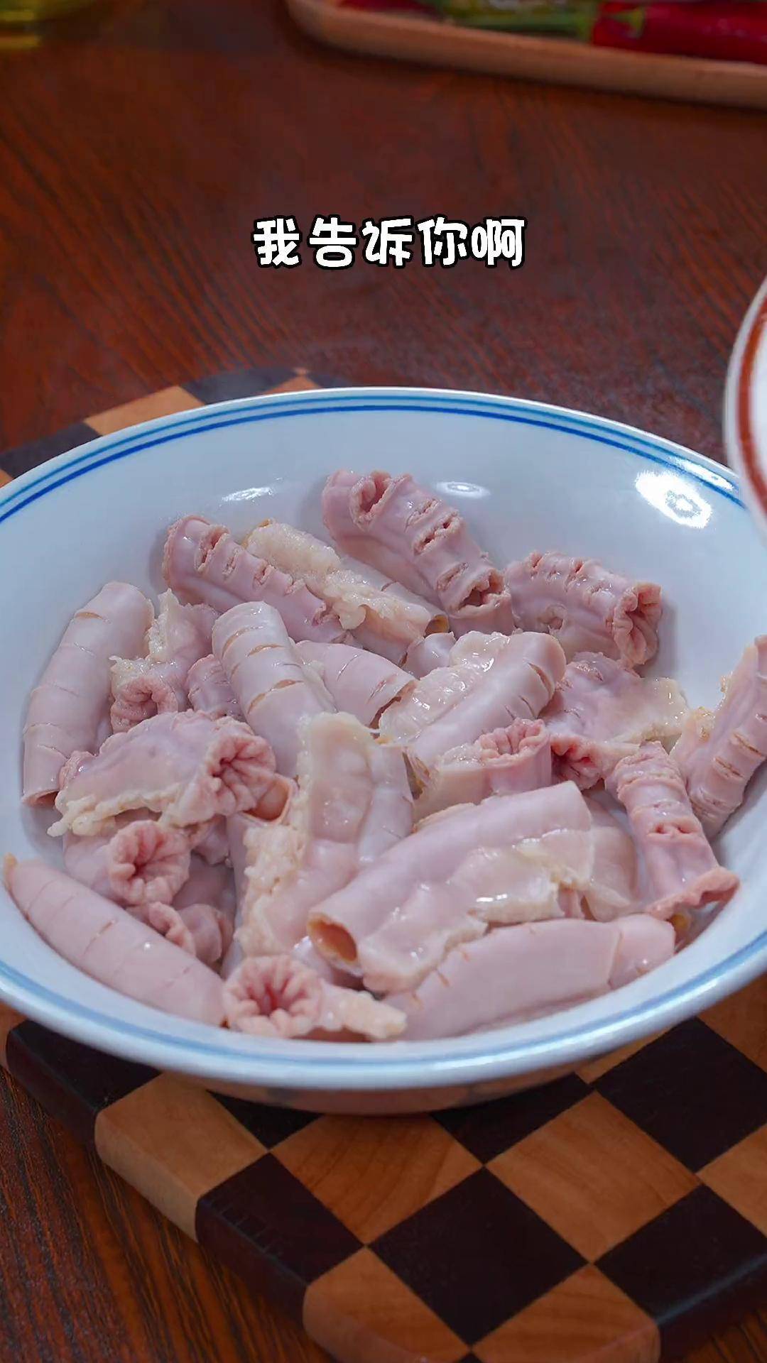 广东特色菜豉汁蒸粉肠,豉香浓郁特别好吃.豉汁蒸粉肠