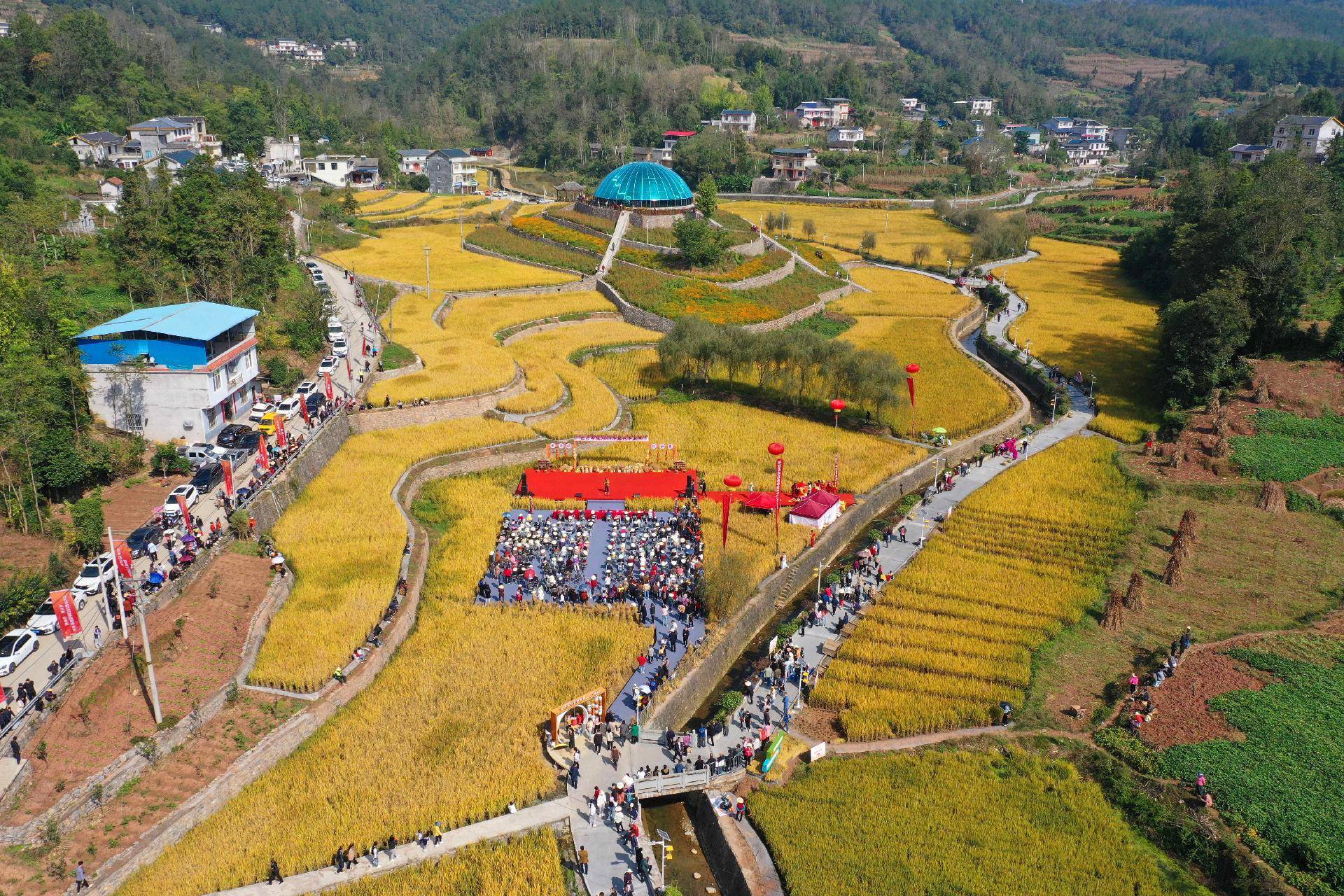 庆丰收 促和美 建始县红岩寺镇2023年农民丰收节活动举行