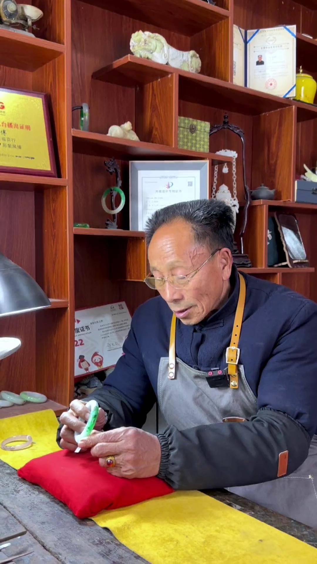 玉镯修复非遗技艺 老手艺 金镶玉 传统文化 珠宝手艺人 玉师傅手工
