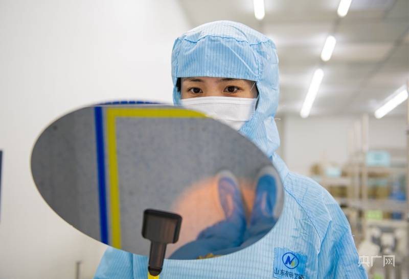山东首条12英寸集成电路用大硅片生产线通线投产_德州_产业化_新区